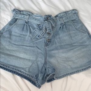 American Eagle tie waist mom short